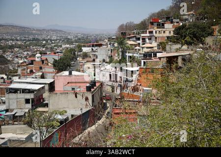 Oaxaca, Mexique. 8 mars 2025. La ville de Oaxaca au Mexique est vue depuis une colline. (Crédit image : © Apolline Guillerot-Malick/SOPA images via ZUMA Press Wire) USAGE ÉDITORIAL SEULEMENT ! Non destiné à UN USAGE commercial ! Banque D'Images