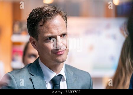 2025-04-01 Néerlandais Tweede Kamer débat plénier DEN HAAG, PAYS-BAS - 1er AVRIL : Martijn Buijsse VVD lors du débat plénier à la Tweede Kamer le 1er avril 2025 à Den Haag, pays-Bas Den Haag Tweede Kamer pays-Bas contenu non disponible pour redistribution aux pays-Bas directement ou indirectement par des tiers. Droit d'auteur : xJohnxBeckmannx Banque D'Images