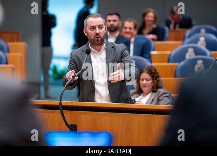 2025-04-01 Néerlandais Tweede Kamer débat plénier DEN HAAG, PAYS-BAS - 1er AVRIL : Jimmy Dijk SP lors du débat plénier au Tweede Kamer le 1er avril 2025 à Den Haag, pays-Bas Den Haag Tweede Kamer pays-Bas contenu non disponible pour redistribution aux pays-Bas directement ou indirectement par des tiers. Droit d'auteur : xJohnxBeckmannx Banque D'Images