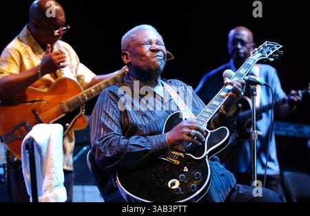 10 août 2003 - Boca Raton, FL, États-Unis - BOCA RATON, FL - 10 SEPTEMBRE : BB King se produit au Mizner Park Amphitheater le 10 septembre 2003 à Boca Raton Florida...People : BB King. (Crédit image : © Storms Media Group/SMG via ZUMA Wire) Banque D'Images