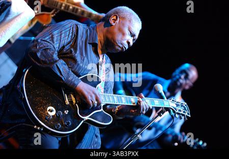 10 août 2003 - Boca Raton, FL, États-Unis - BOCA RATON, FL - 10 SEPTEMBRE : BB King se produit au Mizner Park Amphitheater le 10 septembre 2003 à Boca Raton Florida...People : BB King. (Crédit image : © Storms Media Group/SMG via ZUMA Wire) Banque D'Images
