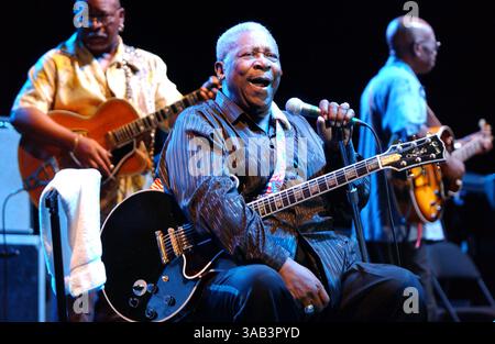 10 août 2003 - Boca Raton, FL, États-Unis - BOCA RATON, FL - 10 SEPTEMBRE : BB King se produit au Mizner Park Amphitheater le 10 septembre 2003 à Boca Raton Florida...People : BB King. (Crédit image : © Storms Media Group/SMG via ZUMA Wire) Banque D'Images