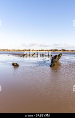 L'épave du navire norvégien SS Nornen qui s'est échoué sur la plage de Berrow près de Burnham-on-Sea et de la baie de Brean Beach. Banque D'Images