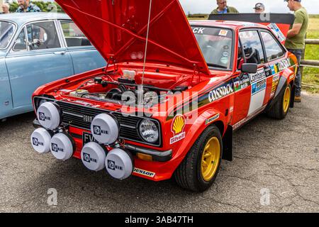 Llandow, pays de Galles - 30 juin 2024 : modèle Red Ford Escort Mk2 RS. Rétro vieille voiture de rallye. Banque D'Images