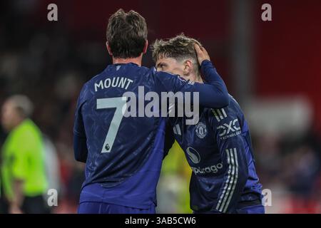 Nottingham, Royaume-Uni. 01st Apr, 2025. Mason Mount de Manchester United embrasse Alejandro Garnacho de Manchester United lors du match de premier League Nottingham Forest vs Manchester United au City Ground, Nottingham, Royaume-Uni, le 1er avril 2025 (photo par Alfie Cosgrove/News images) à Nottingham, Royaume-Uni le 4/1/2025. (Photo par Alfie Cosgrove/News images/SIPA USA) crédit : SIPA USA/Alamy Live News Banque D'Images