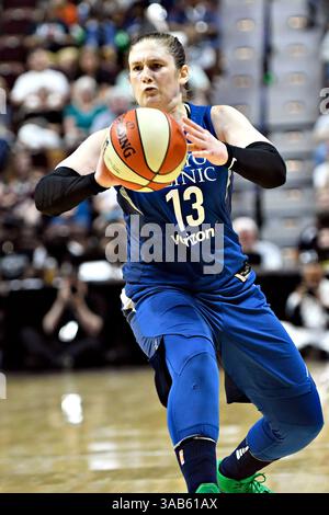 9 juin 2018 : Garde du Minnesota, Lindsay Whalen. Passe le ballon pendant le match de la WNBA v. The Minnesota Lynx tenu à Mohegan Sun Arena dans le Connecticut. Le Sun a gagné 89-75 . Ron Waite/CSM(image de crédit : &copy ; Ron Waite/CSM via ZUMA Wire) Banque D'Images
