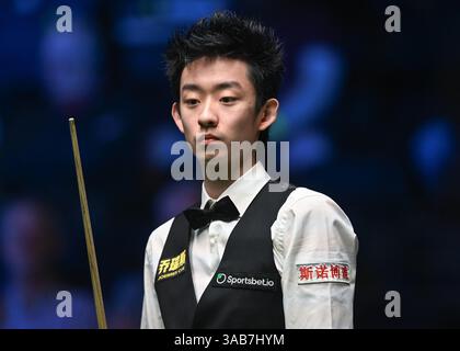 Manchester, Royaume-Uni. 1er avril 2025. Wu Yize lors de son Round 1 contre Xiao Guodong lors du Sportsbet.io Tour Championship match 2025 à Manchester Central Arena. Le crédit photo devrait se lire : Cody Froggatt/Sportimage crédit : Sportimage Ltd/Alamy Live News Banque D'Images