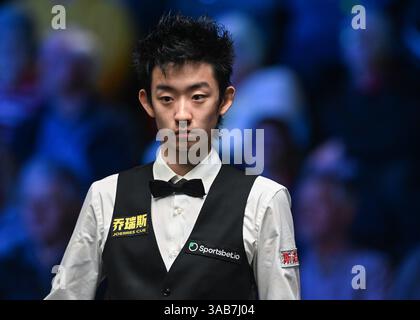 Manchester, Royaume-Uni. 1er avril 2025. Wu Yize lors de son Round 1 contre Xiao Guodong lors du Sportsbet.io Tour Championship match 2025 à Manchester Central Arena. Le crédit photo devrait se lire : Cody Froggatt/Sportimage crédit : Sportimage Ltd/Alamy Live News Banque D'Images