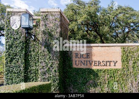 Houston, Texas, États-Unis - 15 février 2022 : une des entrées de l'Université Rice à Houston, Texas, États-Unis. Banque D'Images