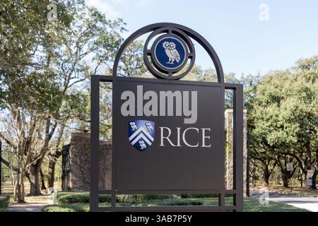 Houston, Texas, USA - 15 février 2022 : signe de l'Université Rice à l'une de leurs entrées à Houston, Texas, USA. Banque D'Images