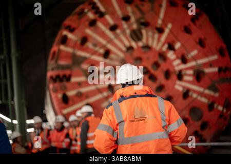 Italia. 02 avril 2025. Les chantiers du tunnel de base Lyon-Turin, où la nouvelle TBM (tunnel Boring machine) 'Viviana' a été inaugurée. - Mardi 01 avril 2025, Italie. Actualités (photo de Marco Alpozzi/LaPresse) crédit : LaPresse/Alamy Live News Banque D'Images