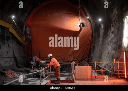 Italia. 02 avril 2025. Les chantiers du tunnel de base Lyon-Turin, où la nouvelle TBM (tunnel Boring machine) 'Viviana' a été inaugurée. - Mardi 01 avril 2025, Italie. Actualités (photo de Marco Alpozzi/LaPresse) crédit : LaPresse/Alamy Live News Banque D'Images