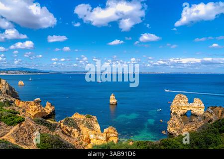 Lagos Portugal vue de Ponta da Piedade côte promenade de la belle côte portugaise Banque D'Images