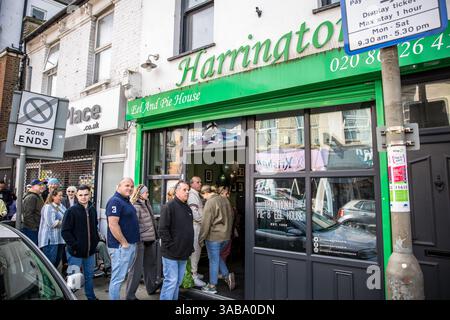Harringtons Eel, Pie & Mash shop à Tooting le dernier jour. Banque D'Images