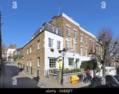 Élégantes maisons géorgiennes au coin de Flask Walk et Back Lane, Hampstead, Londres, Royaume-Uni. L'un des quartiers les plus riches de Londres. Banque D'Images