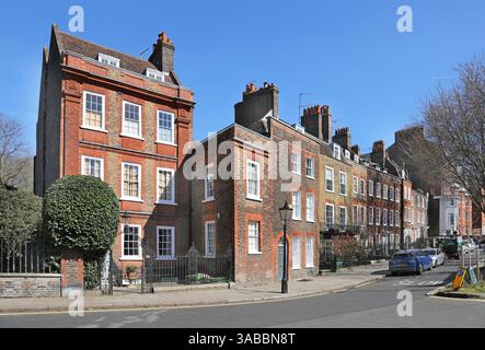 Élégantes maisons géorgiennes sur Church Row, Hampstead, Londres, Royaume-Uni. L'un des quartiers les plus riches de Londres. Banque D'Images