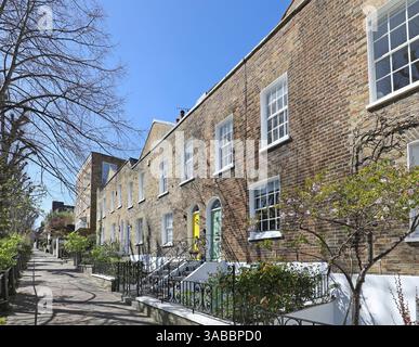 Cottages victoriens traditionnels sur Flask Walk, Hampstead, Londres, Royaume-Uni. L'un des quartiers les plus riches de Londres. Banque D'Images