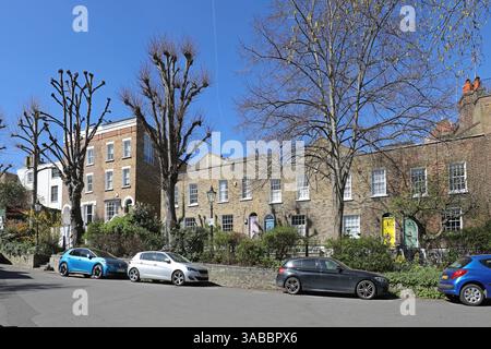 Cottages victoriens traditionnels sur Flask Walk, Hampstead, Londres, Royaume-Uni. L'un des quartiers les plus riches de Londres. Banque D'Images