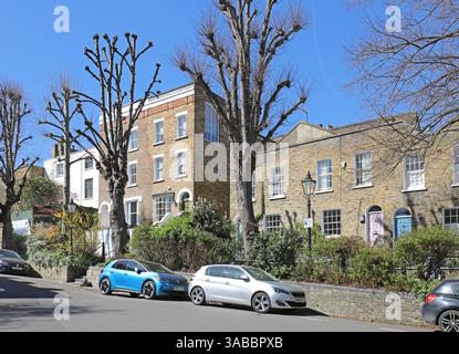 Cottages victoriens traditionnels sur Flask Walk, Hampstead, Londres, Royaume-Uni. L'un des quartiers les plus riches de Londres. Banque D'Images