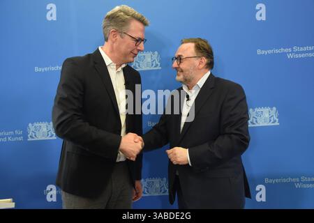Markus Blume Wissenschaft -Kunstminister Anton Biebl Interimsleiter der Staatsgemaeldesammlungen Muenchen 02.04.2025 Alte Pinakothek der moderne PK Massnahmepaket fuer Bayerns Kunstmuseen und Sammlungen - Muenchen *** Markus Blume Science Ministre de l'Art Anton Biebl Directeur intérimaire des collections du Musée d'Etat Munich 02 04 2025 Alte Pinakothek der Moderne PK ensemble de Munich Banque D'Images