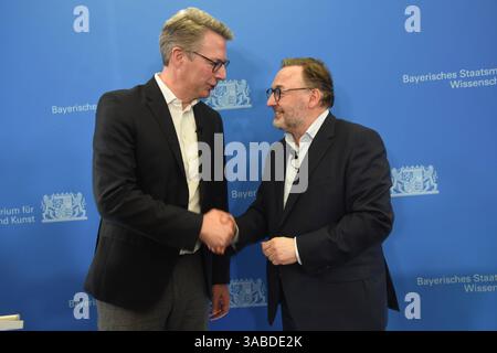Markus Blume Wissenschaft -Kunstminister Anton Biebl Interimsleiter der Staatsgemaeldesammlungen Muenchen 02.04.2025 Alte Pinakothek der moderne PK Massnahmepaket fuer Bayerns Kunstmuseen und Sammlungen - Muenchen *** Markus Blume Science Ministre de l'Art Anton Biebl Directeur intérimaire des collections du Musée d'Etat Munich 02 04 2025 Alte Pinakothek der Moderne PK ensemble de Munich Banque D'Images