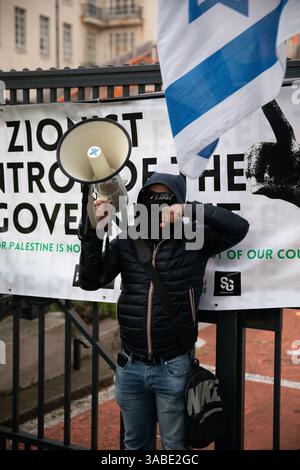 Londres, Royaume-Uni, 1er avril 2025. Fermez-le pour le rassemblement du mouvement palestinien pour un cessez-le-feu immédiat, la fin de toute aide à Israël et la levée du siège Banque D'Images