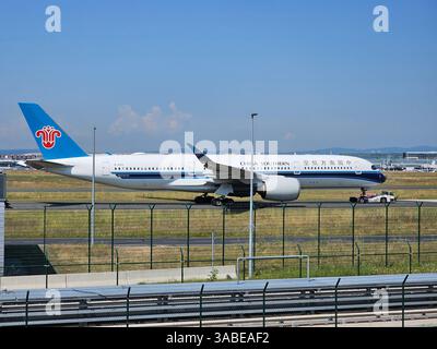 Francfort, Hesse, Allemagne - 13 août 2024 : Airbus A350-941 B-30C0 FRA Frankfurt Airport China Southern Airlines Banque D'Images