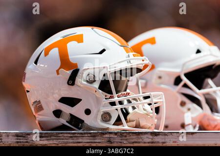 21 avril 2018 : Casques des volontaires du Tennessee pendant le match de scrimmage intrasquad orange et blanc des volontaires de l'Université du Tennessee au stade Neyland de Knoxville, TN Tim Gangloff/CSM(image de crédit : &copy ; Tim Gangloff/CSM via ZUMA Wire) Banque D'Images