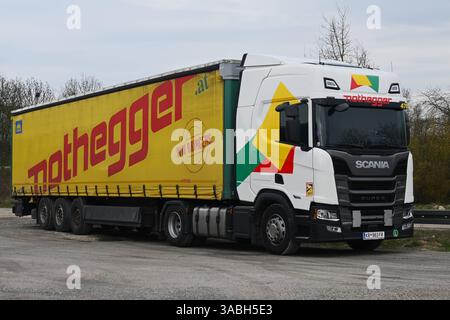 SCANIA LKW Sattelzug der Nothegger transport Logistik GmbH aus Sankt Ulrich am Pillersee, Österreich *** SCANIA tracteur routier de Nothegger transport Logistik GmbH de Sankt Ulrich am Pillersee, Autriche Banque D'Images