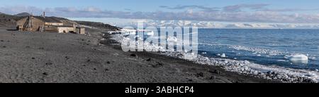 Vue panoramique de Scott Terra Nova Expedition Hut & McMurdo Sound, Cape Evans, Ross Island, Antarctique Banque D'Images