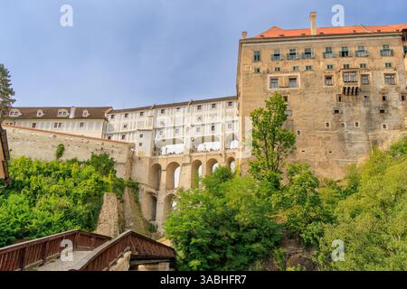 Le pont de cape de plusieurs étages ou Mantelbruecke dans le château de Cesky Krumlov Banque D'Images