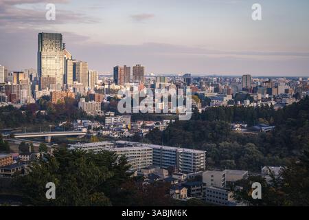 Photos du panorama de Sendai prises depuis les ruines du château d'Aoba Honmaru Kaikan Banque D'Images