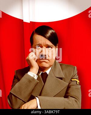 DATE DE SORTIE : 11 janvier 2007 (Allemagne). TITRE DU FILM : Mein FŸhrer - Die wirklich wahrste Wahrheit Ÿber Adolf Hitler (original) - STUDIO : X filme/Beta Cinema. TERRAIN : le cadre est la seconde Guerre mondiale, autour du réveillon du nouvel an 1944. Cette comédie raconte l'histoire d'Adolf Hitler et sa préparation pour un grand discours du nouvel an. SUR LA PHOTO : HELGE SCHNEIDER dans le rôle d'Adolf Hitler. Banque D'Images