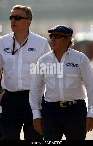 De gauche à droite) : Sir Fred Goodwin (GBR) PDG de la Royal Bank of Scotland et Jackie Stewart (GBR)... Championnat du monde de formule 1, Rd16, Grand Prix de Chine, Journée de qualification, circuit international de Shanghai, Shanghai, Chine, samedi 6 octobre 2007. (Crédit image : ©Sutton Motorsports/ZUMA Press) RESTRICTIONS : UK Rights OUT ! Banque D'Images