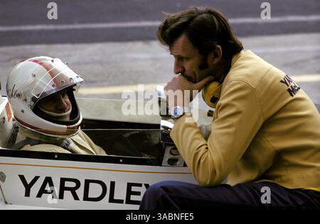 Mike Hailwood (GBR) McLaren M23 s'est écrasé lourdement à Pflanzgarten au treizième tour, souffrant de blessures aux jambes qui ont mis fin à sa carrière en F1...Grand Prix d'Allemagne, Nurburgring, 4 août 1974...meilleure IMAGE. (Crédit image : ©Sutton Motorsports/ZUMA Press) Banque D'Images