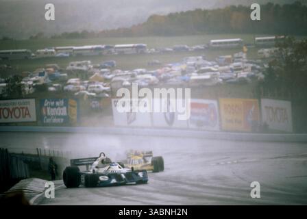 Patrick Depailler(FRA) Tyrrell P34 mène Jabouille ..US GP East, Watkins Glen, 2 octobre 1977 (crédit image : ©Sutton Motorsports/ZUMA Press) Banque D'Images