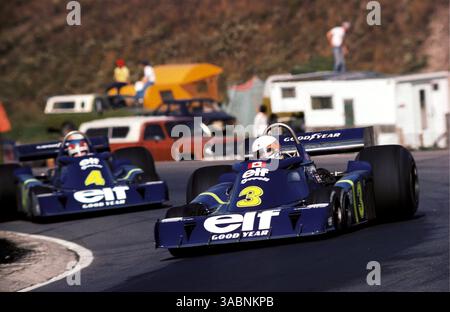 Quatrième Jody Scheckter (RSA) Tyrrell P34, mène son coéquipier Patrick Depailler (FRA) Tyrrell P34, qui a terminé en deuxième position. . Grand Prix du Canada, Rd14, Mosport Park, Canada, 3 octobre 1976..meilleure IMAGE. (Crédit image : ©Sutton Motorsports/ZUMA Press) Banque D'Images