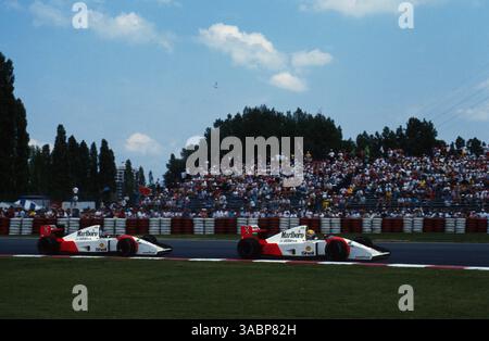 Ayrton Senna dirige son coéquipier McLaren Gerhard Berger...Grand Prix du Canada, Montréal, 14 juin 1992 (image crédit : ©Sutton Motorsports/ZUMA Press) Banque D'Images