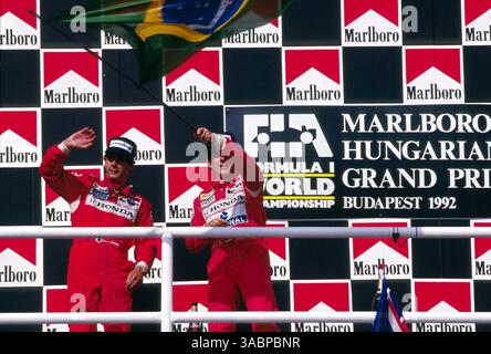 Première place Ayrton Senna (BRA) McLaren droite, célèbre avec son coéquipier troisième place Gerhard Berger (AUT) McLaren gauche...Grand Prix de Hongrie, Hungaroring, Budapest, Hongrie, 16 août 1992. (Crédit image : ©Sutton Motorsports/ZUMA Press) Banque D'Images