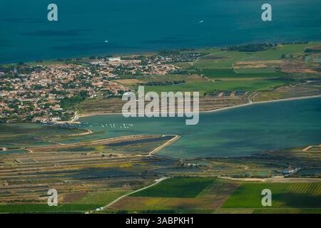 France, Charente-maritime (17), Ile de Ré, Loix et baie de la fosse de Loix (vue aérienne) Banque D'Images