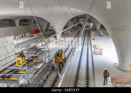 Les derniers rails sont soudés à la nouvelle gare principale. Tous les rails sont maintenant en place entre Feuerbach et Wendlingen. Les derniers écarts entre les RA Banque D'Images
