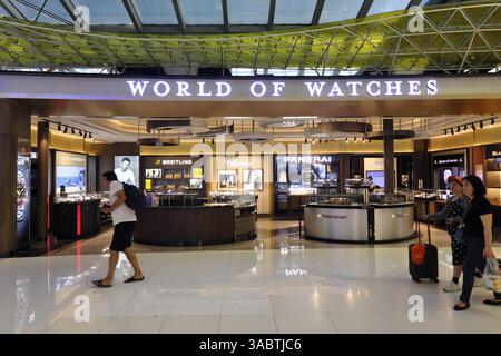Boutique World of Watches dans la zone de départ de Bangkok Suvarnabhumi Airport, Bangkok, Thaïlande, Asie Banque D'Images