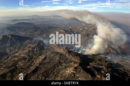 26 octobre 2007 - San Diego, Californie, États-Unis - incendie brûlé près de Lyons Valley dans l'est du comté de San Diego le vendredi 26 octobre 2007. (Crédit image : © K.C. Alfred/SDU-T/ZUMA Press) RESTRICTIONS : les journaux de LA et du comté d'Orange NE sont PLUS disponibles ! Et USA Tabloid DROITS DE SORTIE ! Banque D'Images