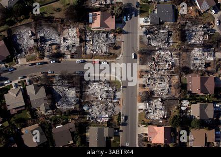 26 octobre 2007 - Rancho Bernardo, Californie, États-Unis - L'antenne de maisons carbonisées bordent les rues de Rancho Bernardo à la suite de l'INCENDIE DE SORCIÈRE California Wildfire en 2007. (Crédit image : © K.C. Alfred/San Diego Union-Tribune/ZUMApress.com) Banque D'Images
