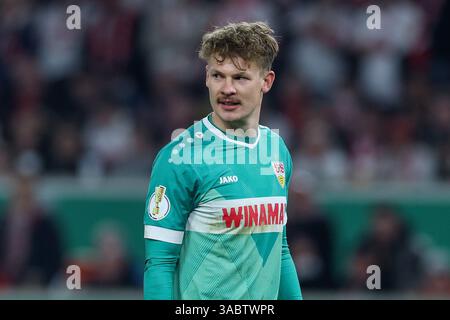 Stuttgart, Allemagne. 02 avril 2025. Fussball DFB-Pokal Halbfinale VfB Stuttgart - RB Leipzig AM 02.04.2025 in der MHPArena in Stuttgart Alexander Nuebel ( Stuttgart ) la réglementation DFB interdit toute utilisation de photographies comme séquences d'images et/ou quasi-vidéo. Foto : Revierfoto crédit : ddp Media GmbH/Alamy Live News Banque D'Images