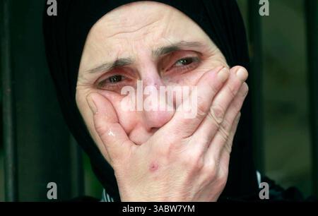 Naplouse, Palestine. 02 avril 2025. Une parente pleure pendant les funérailles du palestinien Hamza Khammash, 33 ans, tué lors d'une opération militaire israélienne dans la vieille ville de Naplouse en Cisjordanie. Crédit : SOPA images Limited/Alamy Live News Banque D'Images