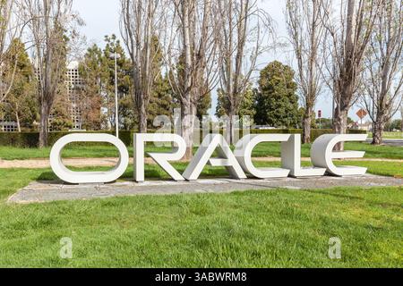 Redwood Shores, Californie, États-Unis - 30 mars 2018 : signature Oracle au siège social d'Oracle dans la Silicon Valley. Banque D'Images