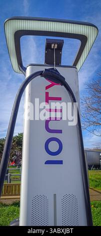 Grossissement d'un chargeur électrique Ionity. Banque D'Images