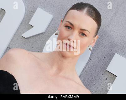 Los Angeles, États-Unis. 02 avril 2025. Yvonne Strahovski arrive à la première saison 6 de THE HANDMAID'S TALE de Hulu qui a eu lieu au TCL Chinese Theatre à Hollywood, CA mercredi, ? 2 avril 2025. (Photo de Sthanlee B. Mirador/Sipa USA) crédit : Sipa USA/Alamy Live News Banque D'Images