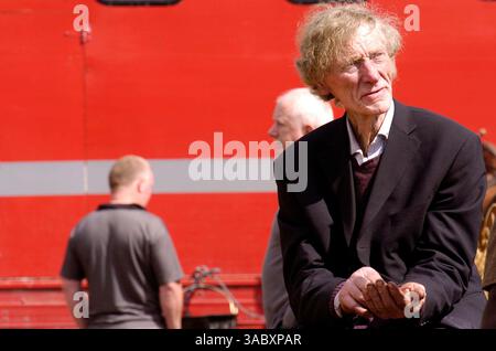 12 août 2007 - Moynalty, Kells, comté de Meath, Irlande - Benny Maguire de Minaughly, comté de Fermanagh, est photographié au Moynalty Steam Threshing Festival annuel. Présenté comme une célébration des jours passés, de la puissance du cheval et de la vapeur, voitures anciennes, tracteurs, machines tirées par des chevaux, moteurs à huile, stands de commerce, artisanat, foire funiculaire, sidehows, musique et danse. Country Living des années passées est présenté de manière unique et reconstitué dans une série de démonstrations et d'expositions. (Crédit image : © Barry Cronin/ZUMA Press) Banque D'Images